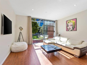 Sleek Modern Pad next to Spark Arena Free Parking